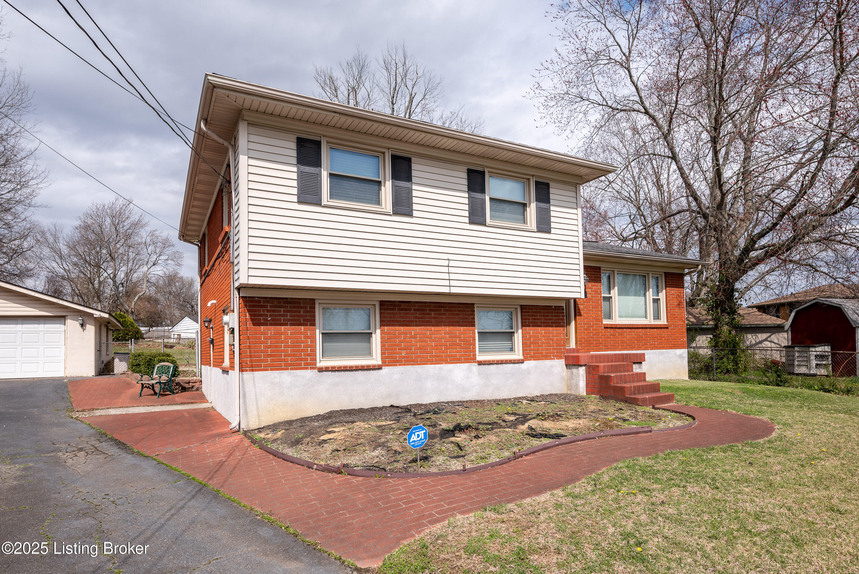 303 Appomattox Road Louisville, KY 40214 - Photo 4 of 37 DHI-104
