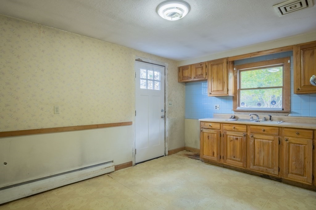 17 Sunset Road Lynn, MA 01904 - Photo 8 of 19 Gallery Image 8