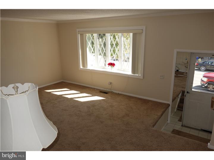12534 Richton Road Philadelphia, PA 19154 - Photo 3 of 23 Living Room