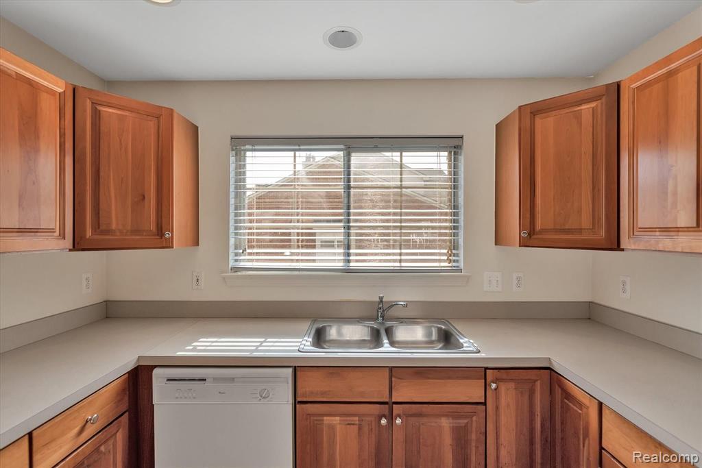 16810 Farmington Road Livonia, MI 48154 - Photo 17 of 41