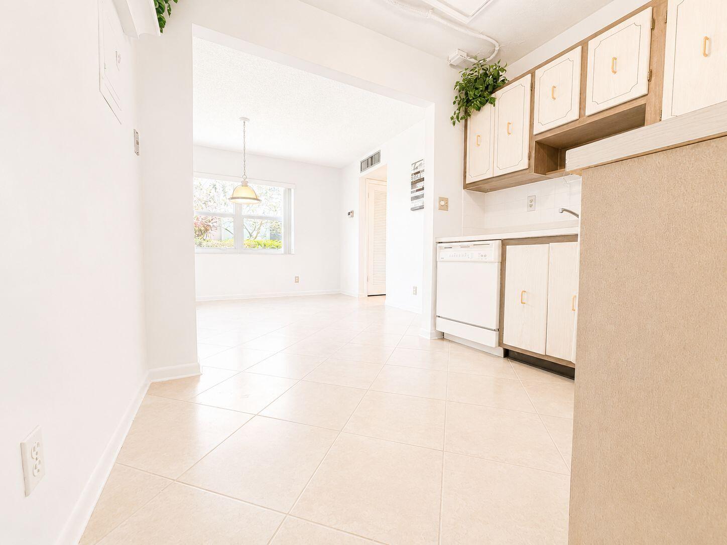 359 Capri H, Unit 359 Delray Beach, FL 33484 - Photo 4 of 23 WhatsApp Image 2026-06-19 at 17.16.38