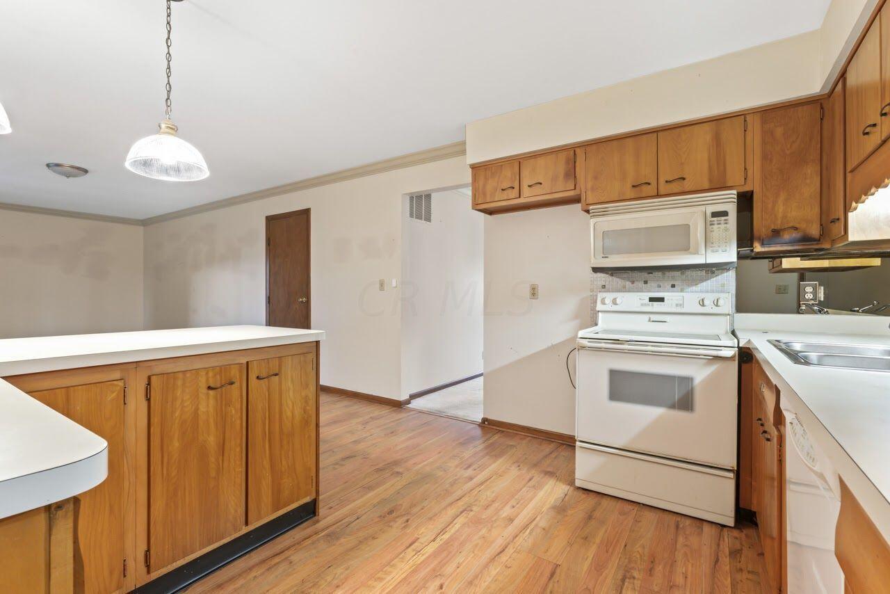 436 Reverie Place Newark, OH 43055 - Photo 10 of 38 Kitchen