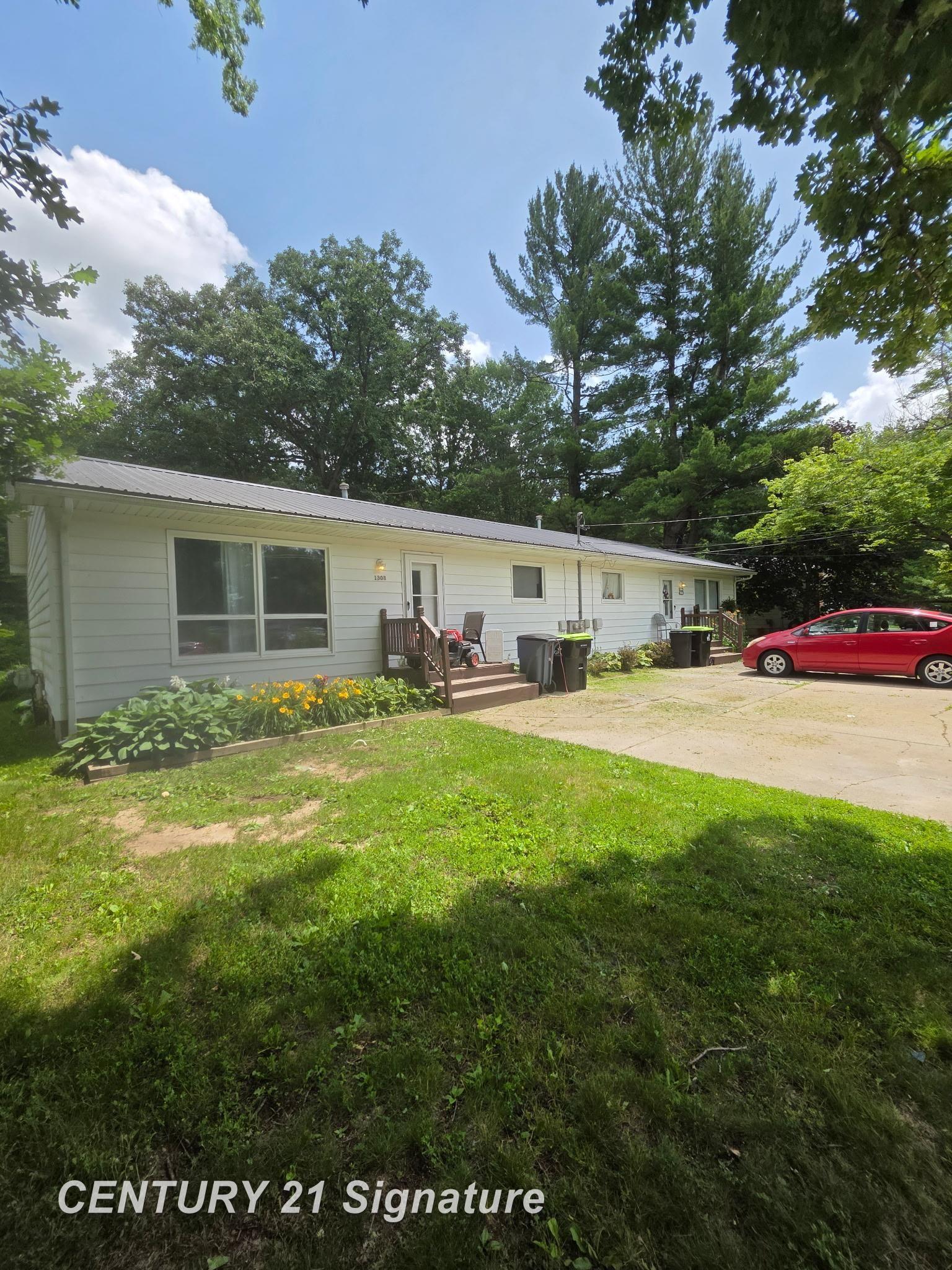 1306 Glen Road Midland, MI 48640 - Photo 1 of 26