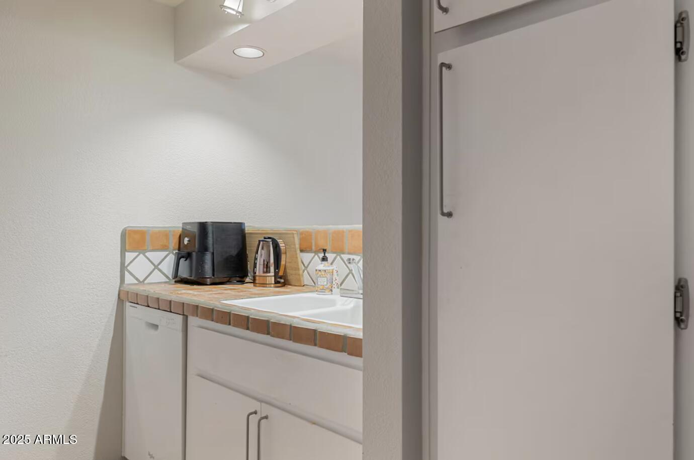 7625 East Camelback Road, Unit B151 Scottsdale, AZ 85251 - Photo 9 of 16 a close view of washer and dryer