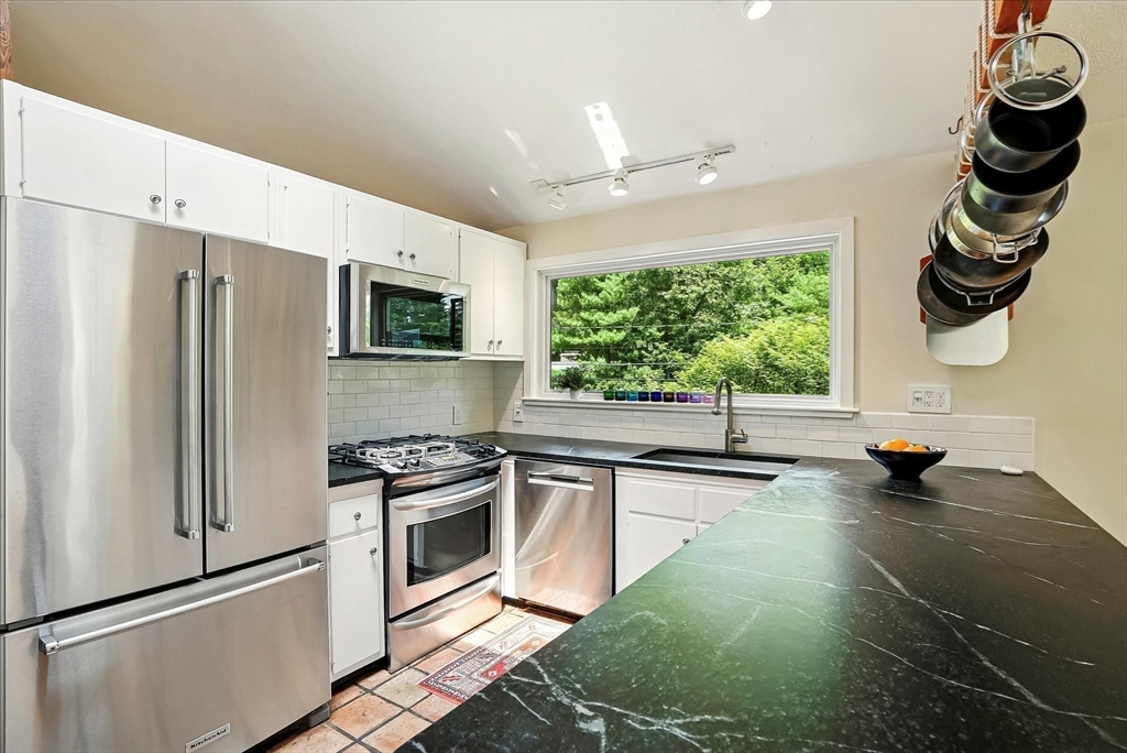 13 Robinwood Road Acton, MA 01720 - Photo 14 of 42 Gallery Image 14