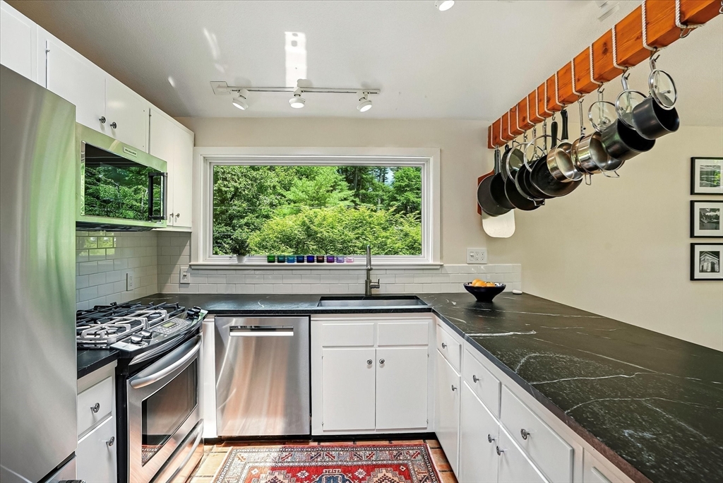 13 Robinwood Road Acton, MA 01720 - Photo 17 of 42 Gallery Image 17