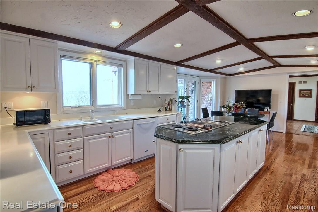 3362 Greenspring Lane Rochester, MI 48309 - Photo 12 of 40 Kitchen 2nd View.jpg