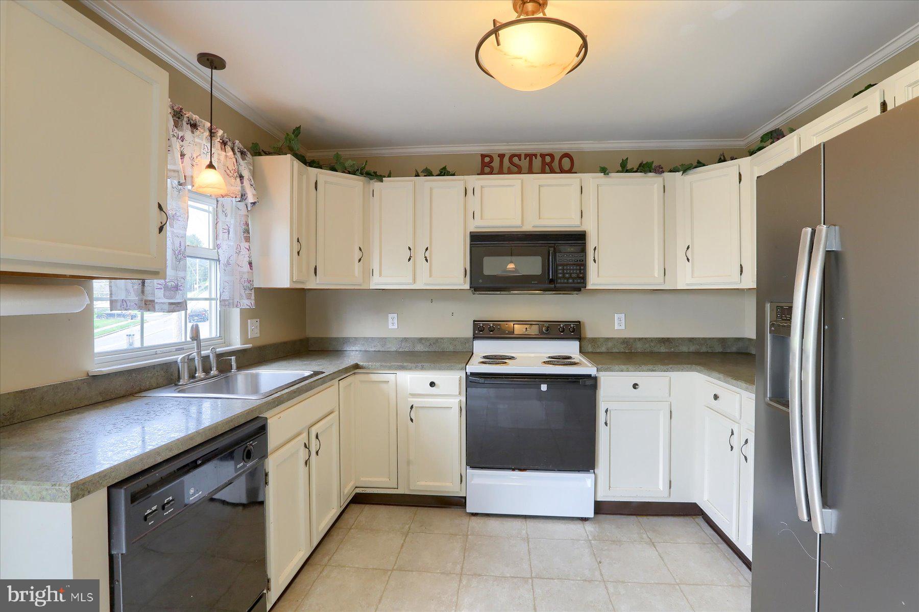 305 Country Club Road, Unit 305 Red Lion, PA 17356 - Photo 8 of 24 Gallery Image 8