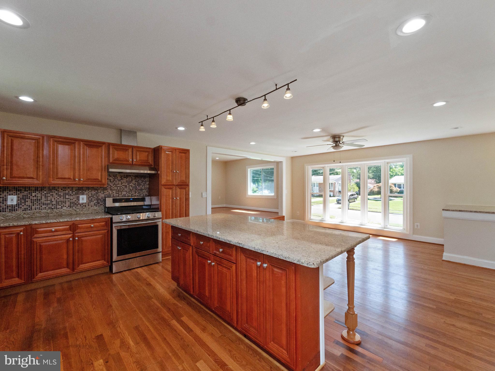 6004 Meriwether Lane Springfield, VA 22150 - Photo 2 of 36
