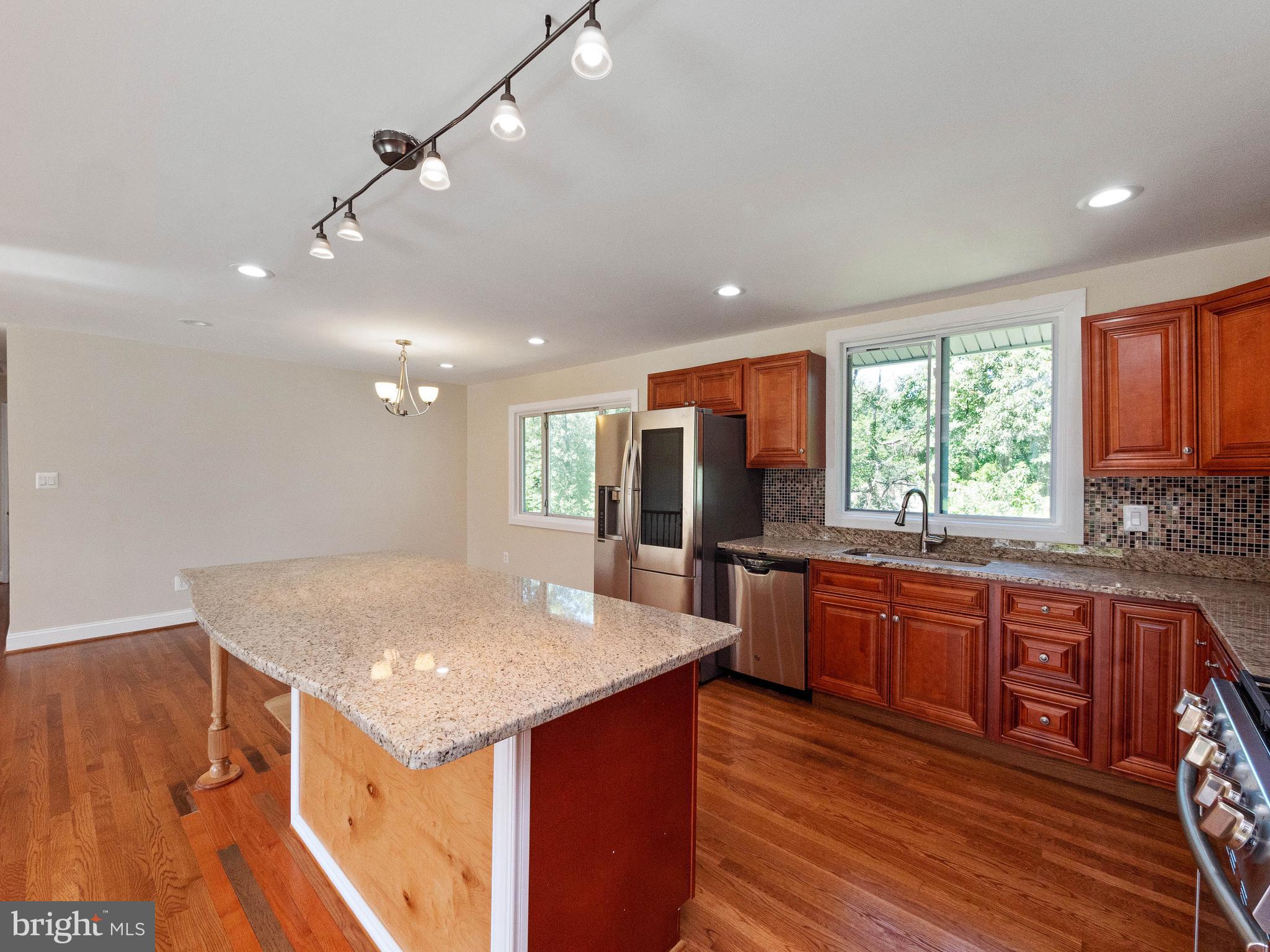 6004 Meriwether Lane Springfield, VA 22150 - Photo 4 of 36