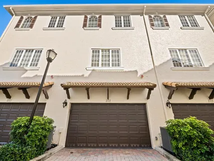 $645,000 | 504 Southeast 7th Street, Unit 202, Fort Lauderdale, FL 33301