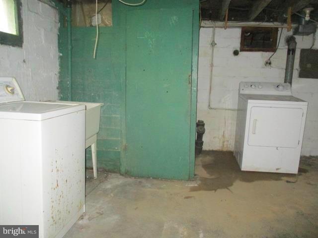 39 Township Road Baltimore, MD 21222 - Photo 22 of 24 a utility room with dryer and washer