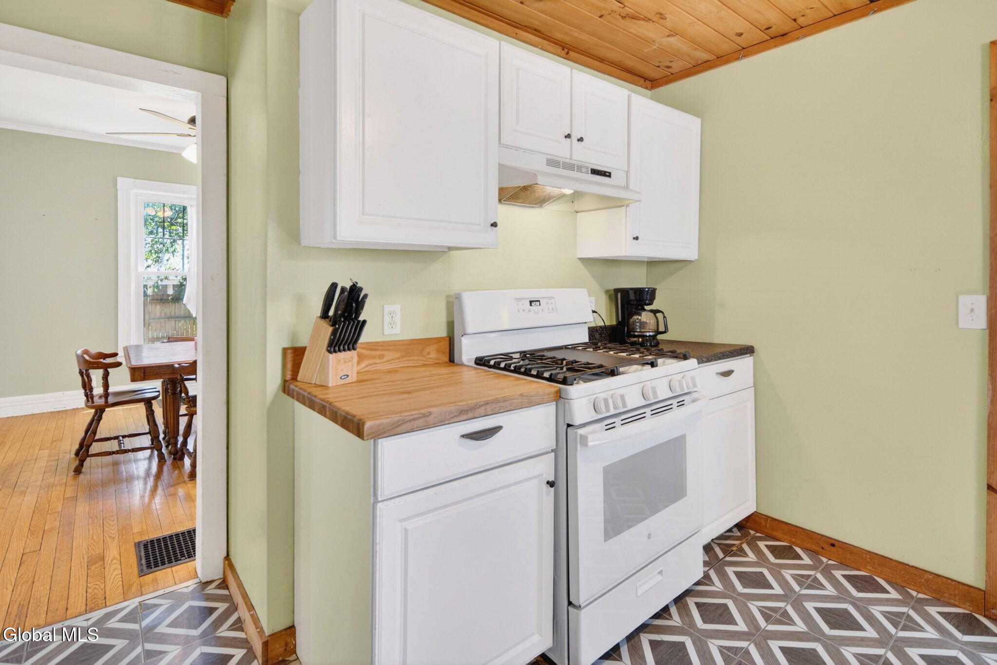 409 Riverside Avenue Scotia, NY 12302 - Photo 8 of 25 9-web-or-mls-009-007_DSC09645