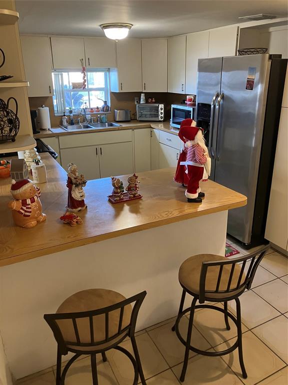 7960 Northwest 174th Street Hialeah, FL 33015 - Photo 13 of 20 a kitchen with a sink cabinets and refrigerator