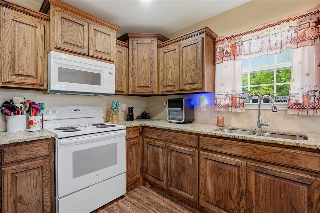 508 Simpson Drive Sherman, TX 75092 - Photo 10 of 28