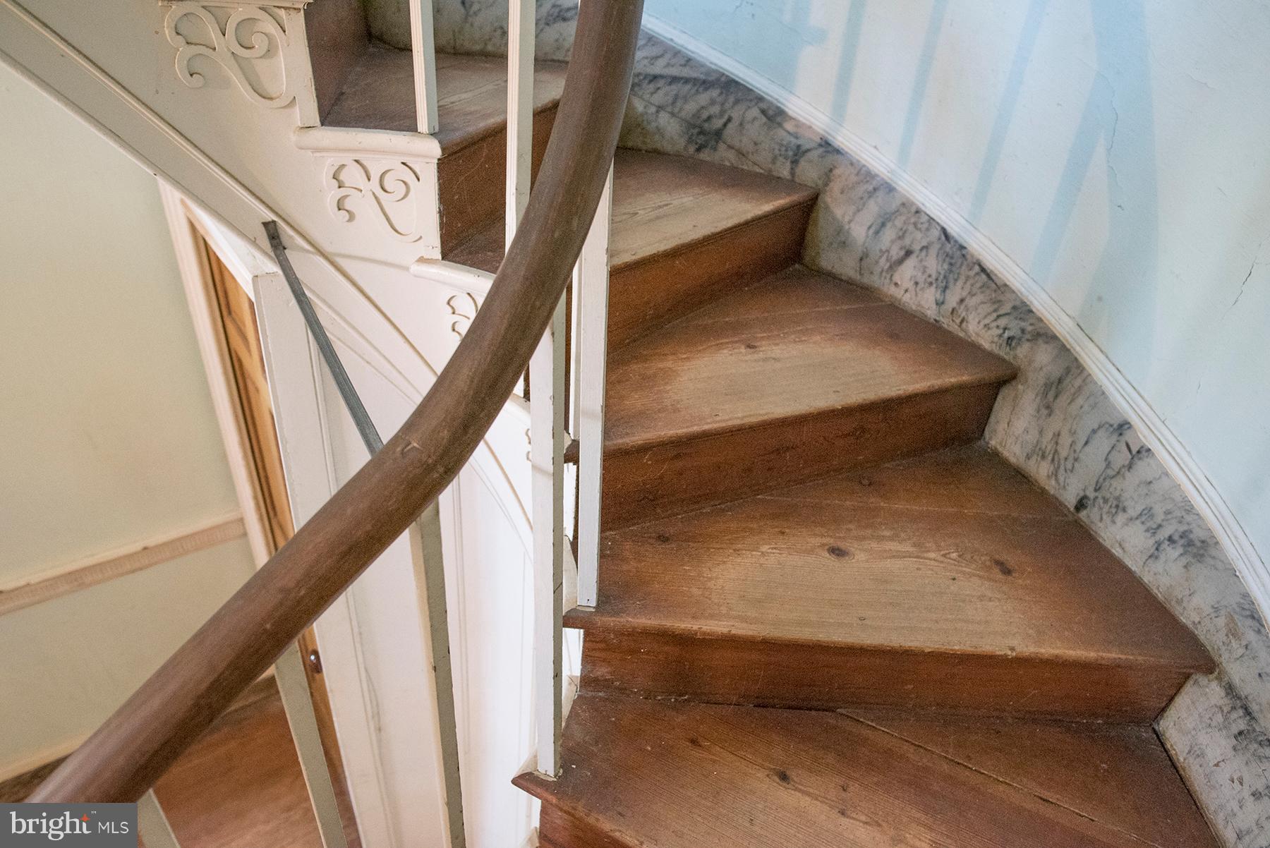 11212 Mapleville Road Smithsburg, MD 21783 - Photo 34 of 44 Staircase