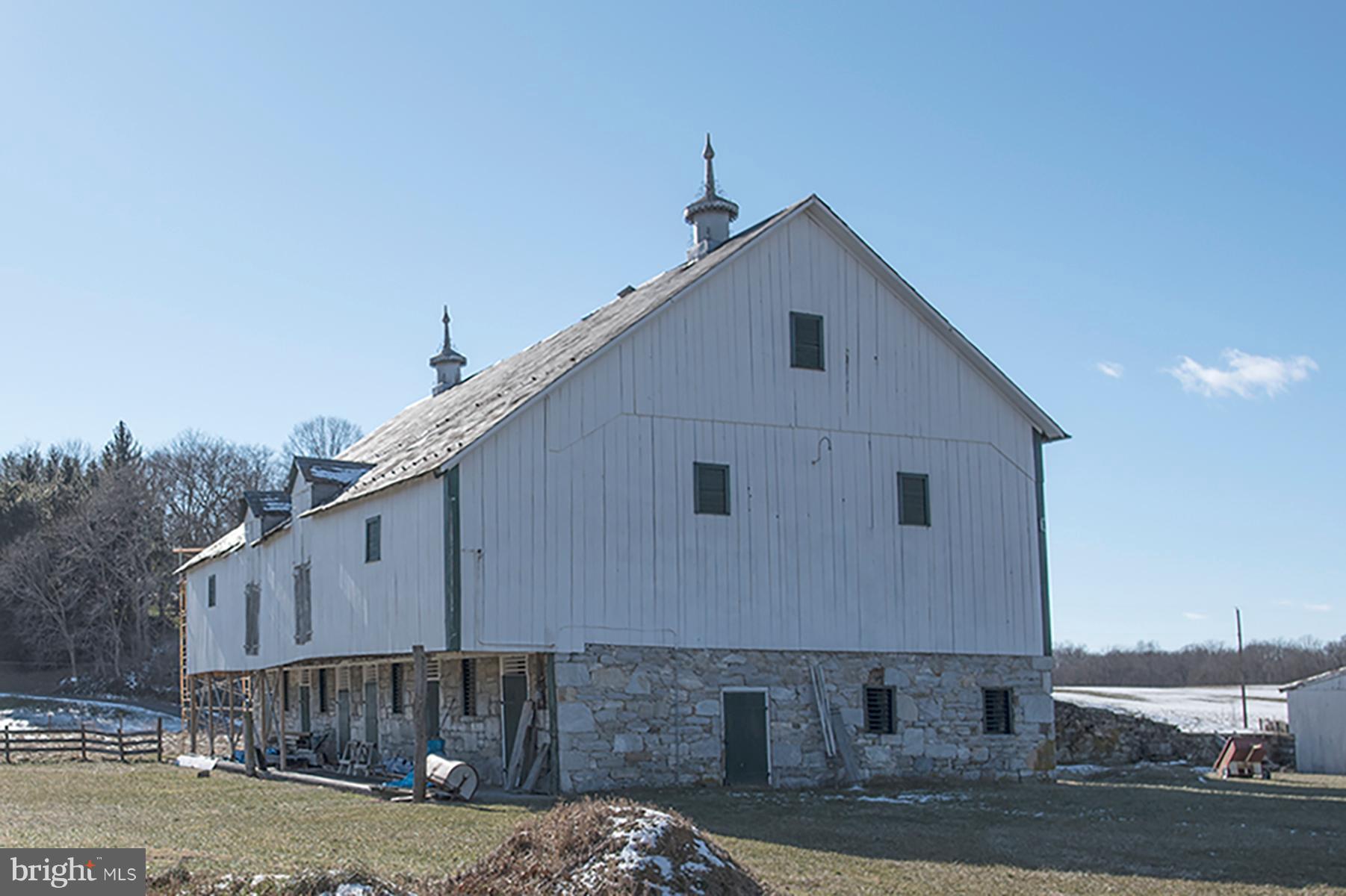 11212 Mapleville Road Smithsburg, MD 21783 - Photo 36 of 44 Bank barn