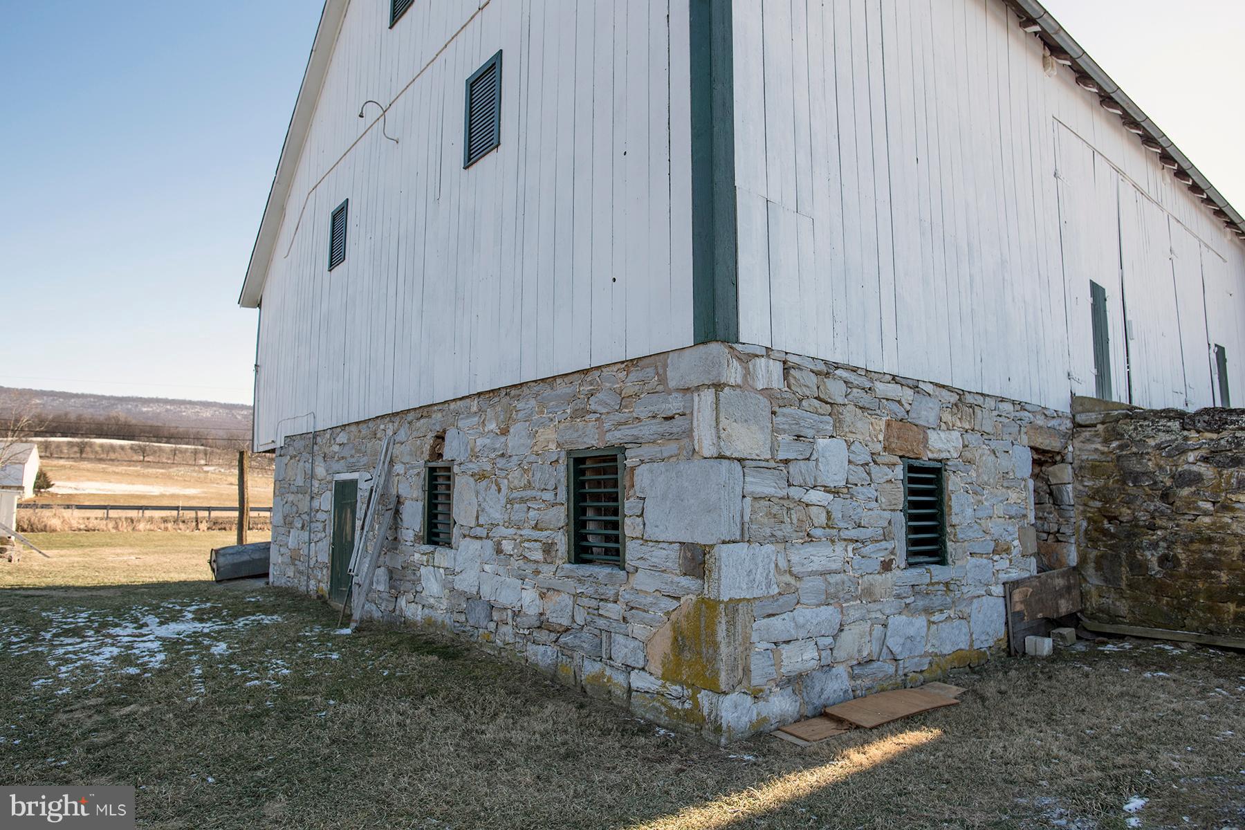 11212 Mapleville Road Smithsburg, MD 21783 - Photo 37 of 44 Bank barn