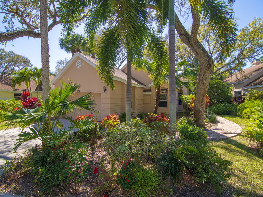 8785 Lakeside Boulevard Vero Beach, FL 32963 - Photo 30 of 36 a front view of a house with a yard and fountain