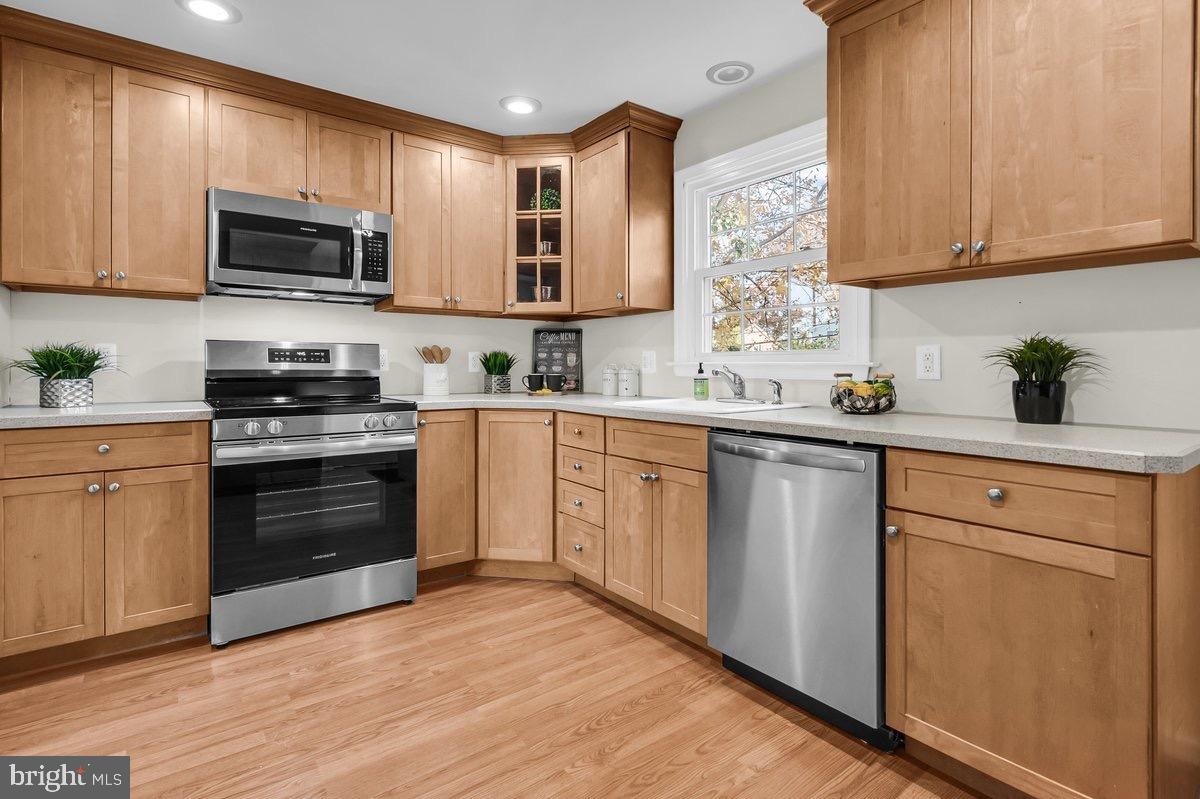 250 Potomac Road Wilmington, DE 19803 - Photo 12 of 26 a kitchen with a sink stove and microwave