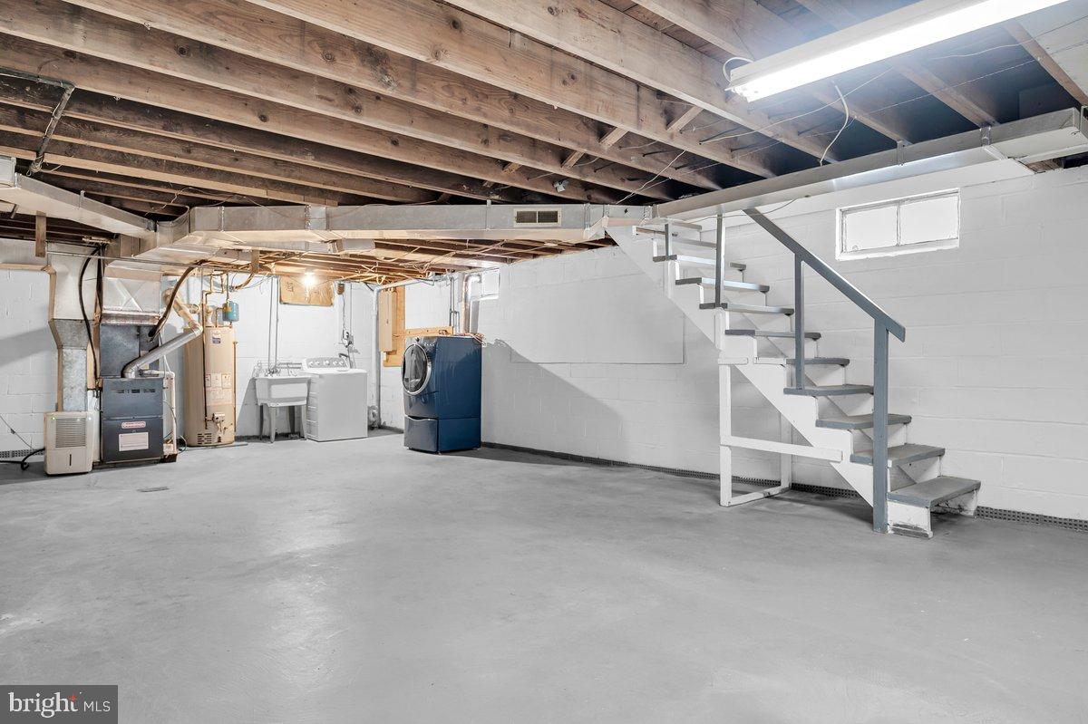 250 Potomac Road Wilmington, DE 19803 - Photo 23 of 26 a view of an empty room with stairs