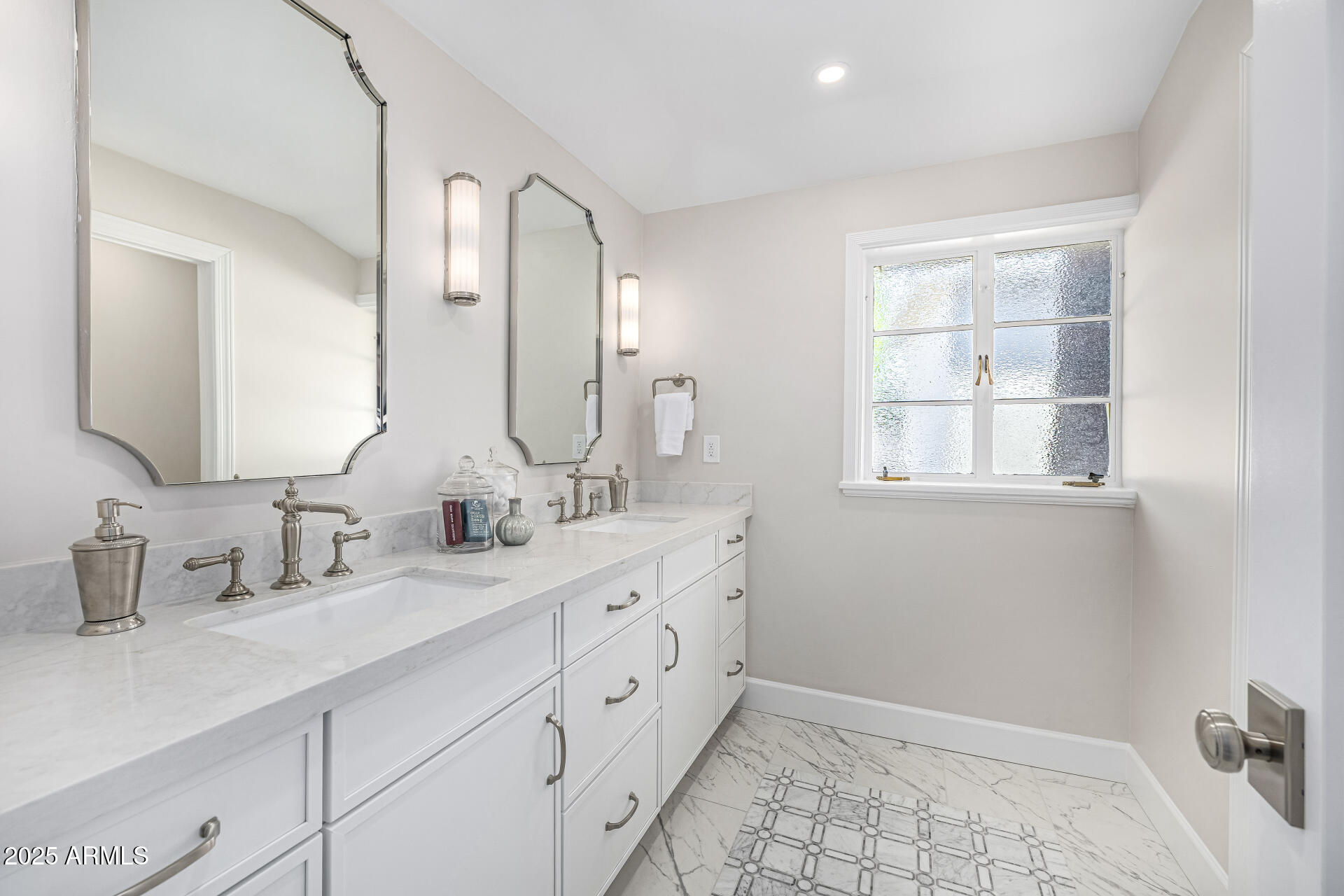 1625 Palmcroft Way Southwest Phoenix, AZ 85007 - Photo 45 of 69 Primary En Suite