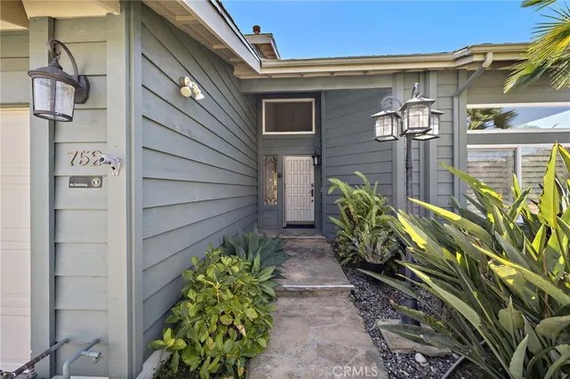 $1,649,000 | 752 Calle Vallarta, San Clemente, CA 92673