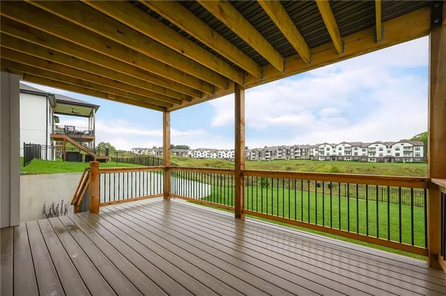 $825,000 | 300 Northwest Earle Lane, Lee's Summit, MO 64081