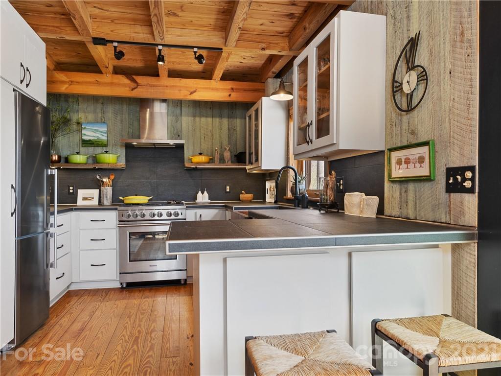 222 Valley View Lane Tryon, NC 28782 - Photo 12 of 44 Gallery Image 12
