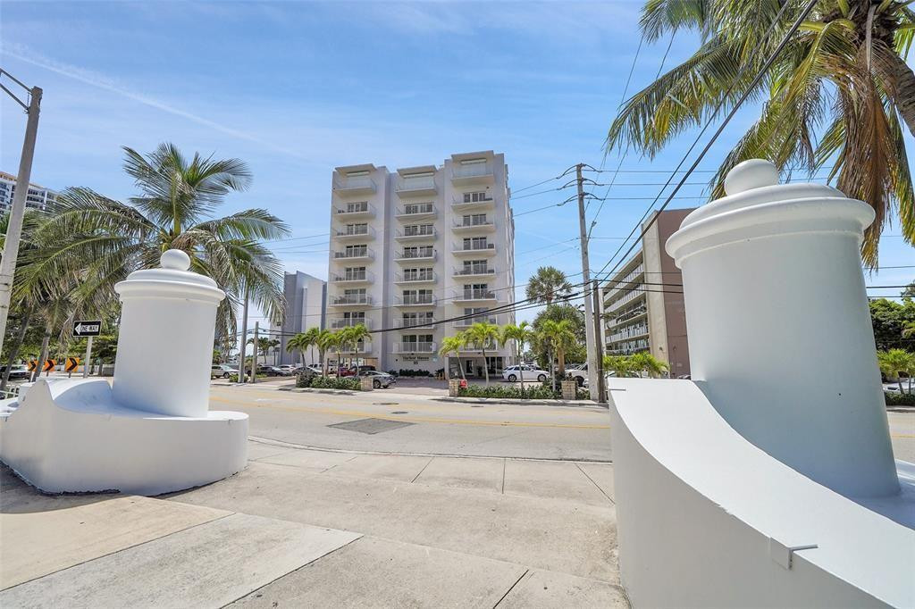 95 North Birch Road, Unit 301 Fort Lauderdale, FL 33304 - Photo 2 of 54 Photo 2