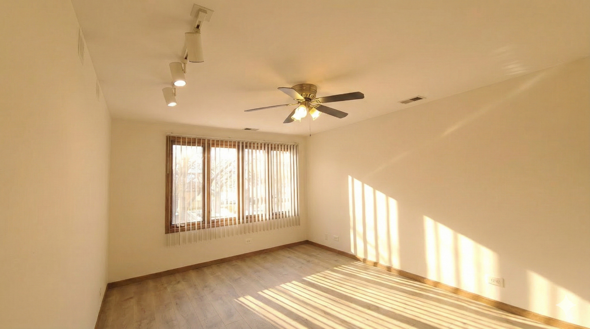 445 West 37th Street, Unit 1 Chicago, IL 60609 - Photo 5 of 13 a view of an empty room with a window