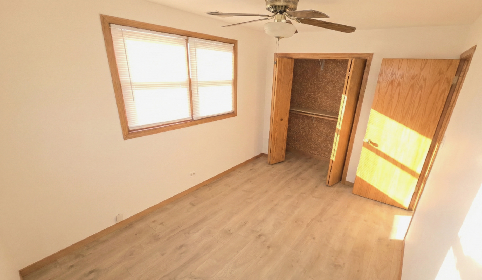 445 West 37th Street, Unit 1 Chicago, IL 60609 - Photo 8 of 13 a view of an empty room with a window