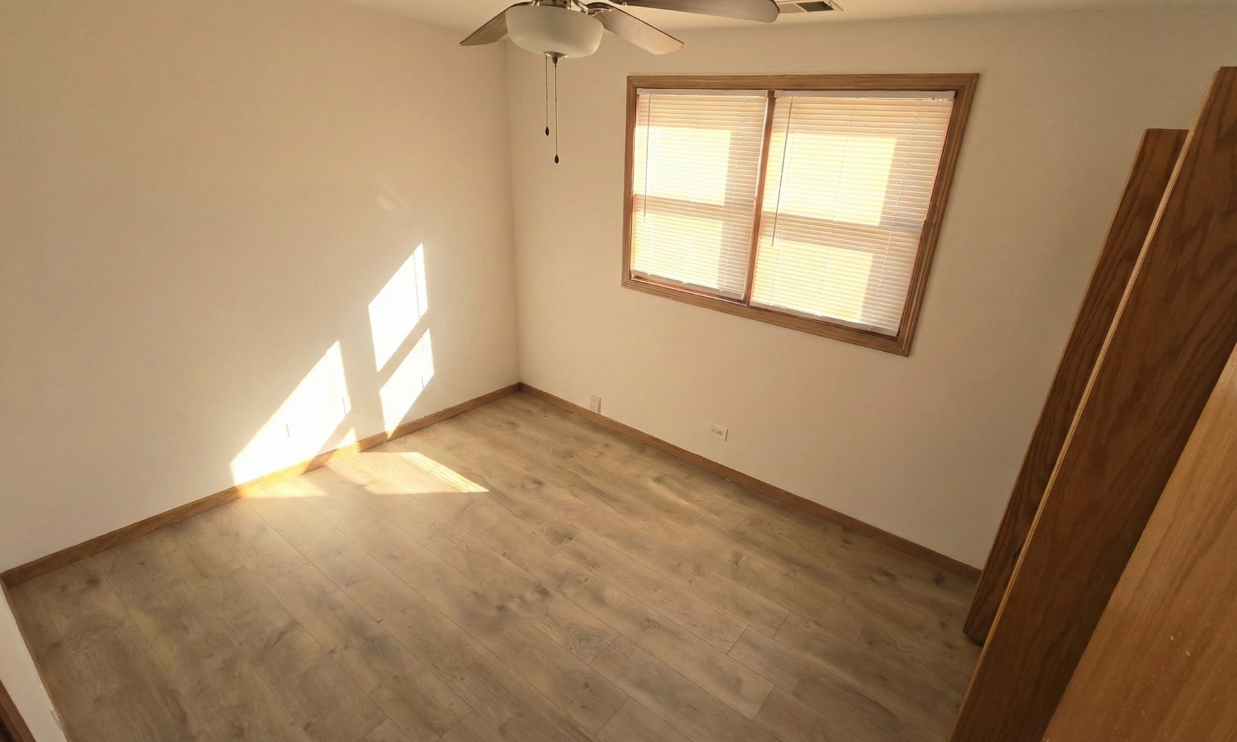 445 West 37th Street, Unit 1 Chicago, IL 60609 - Photo 9 of 13 an empty room with a window