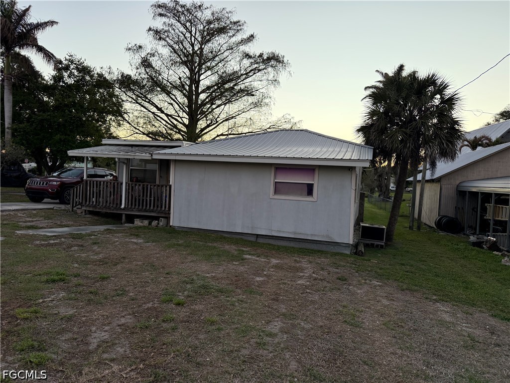 815 Riverside Drive Moore Haven, FL 33471 - Photo 3 of 11