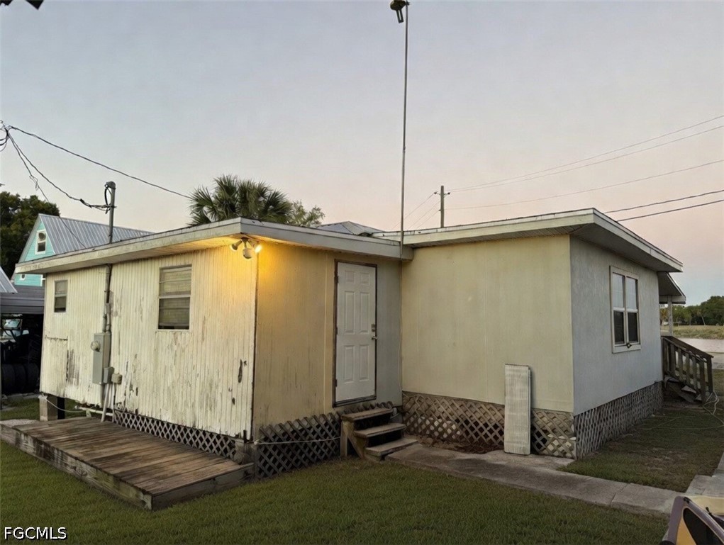 815 Riverside Drive Moore Haven, FL 33471 - Photo 4 of 11