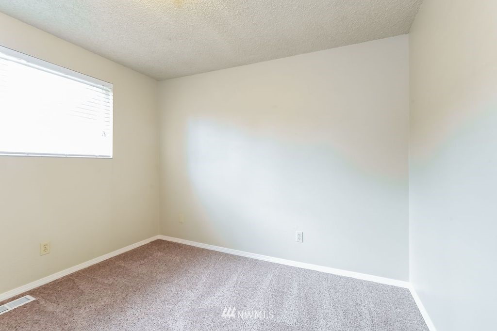 515 Lind Avenue Northwest Renton, WA 98057 - Photo 11 of 19