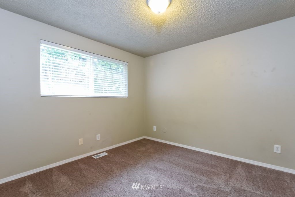 515 Lind Avenue Northwest Renton, WA 98057 - Photo 13 of 19
