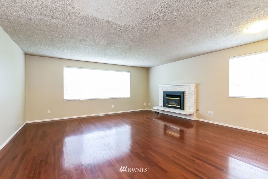 515 Lind Avenue Northwest Renton, WA 98057 - Photo 4 of 19
