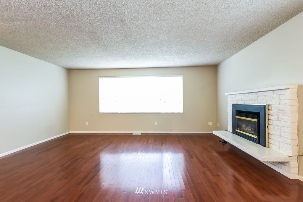515 Lind Avenue Northwest Renton, WA 98057 - Photo 5 of 19
