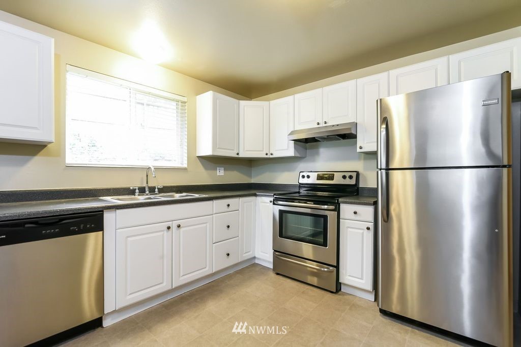 515 Lind Avenue Northwest Renton, WA 98057 - Photo 6 of 19