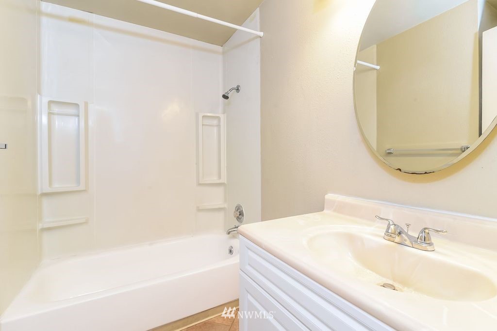 515 Lind Avenue Northwest Renton, WA 98057 - Photo 7 of 19