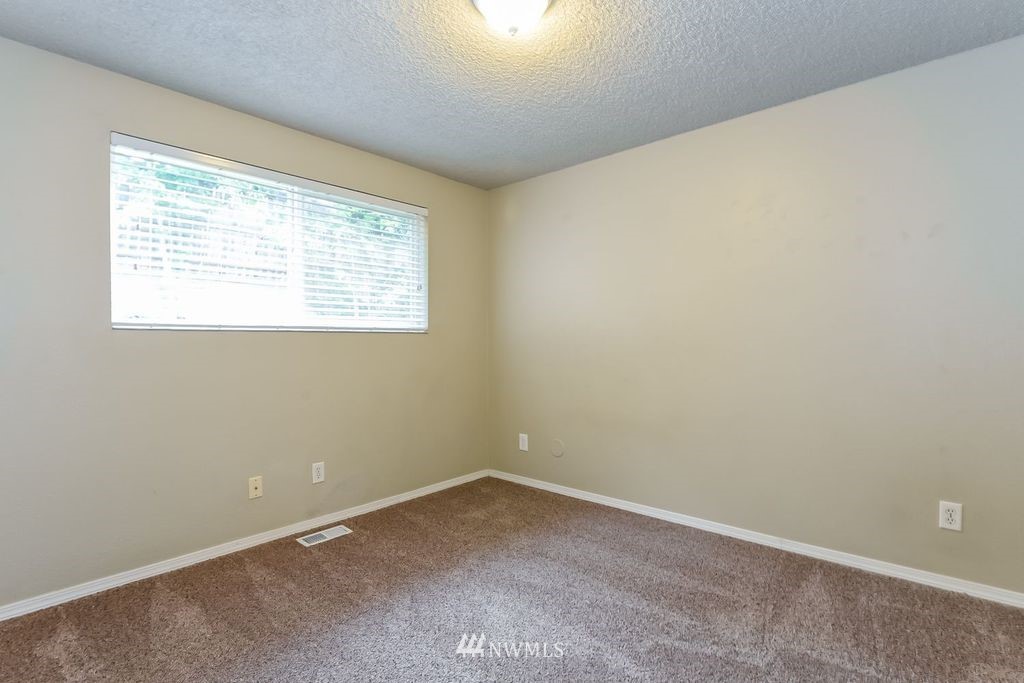 515 Lind Avenue Northwest Renton, WA 98057 - Photo 9 of 19