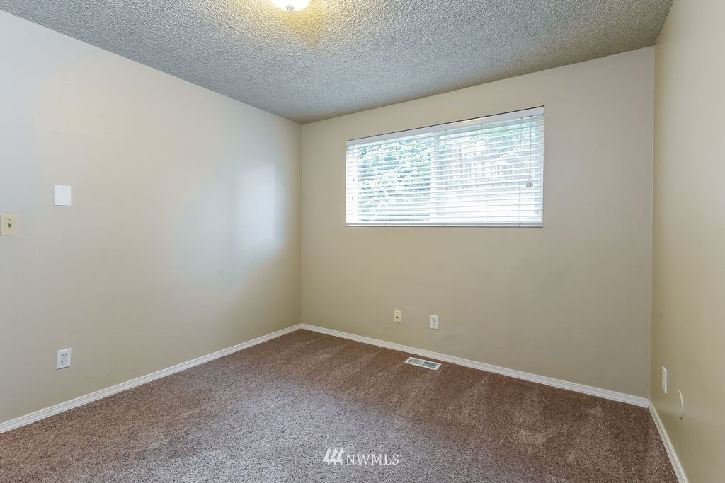 515 Lind Avenue Northwest Renton, WA 98057 - Photo 10 of 19