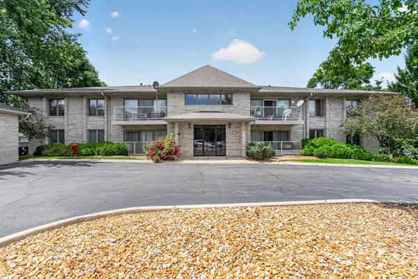 $239,999 | 1011 Ashley Court North, Unit 2D, Lockport, IL 60441
