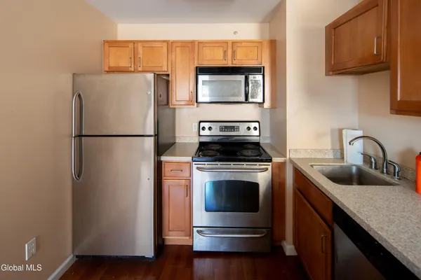 $1,250 | 31-33 North Pearl Street, Unit 4B, Albany, NY 12207