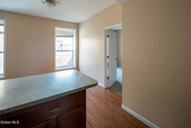 $1,000 | 31-33 North Pearl Street, Unit 4B, Albany, NY 12207