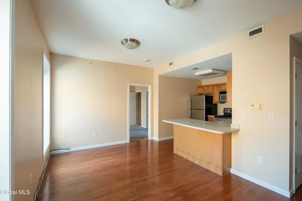$1,250 | 31-33 North Pearl Street, Unit 4B, Albany, NY 12207