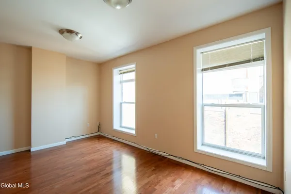 $1,250 | 31-33 North Pearl Street, Unit 4B, Albany, NY 12207