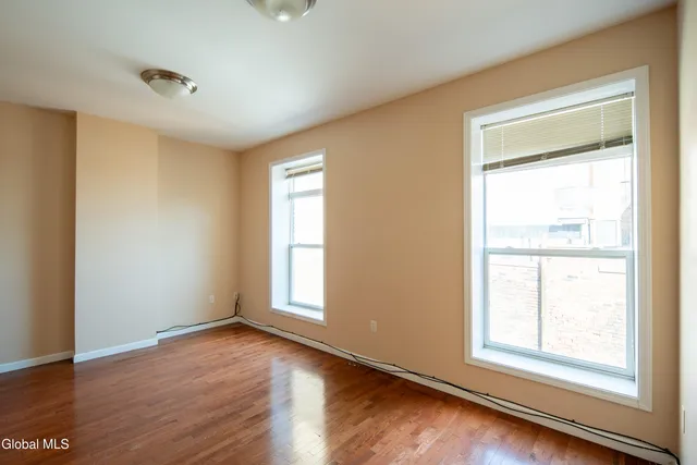 $1,000 | 31-33 North Pearl Street, Unit 4B, Albany, NY 12207