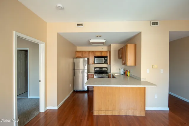 $1,000 | 31-33 North Pearl Street, Unit 4B, Albany, NY 12207